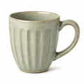 Mug 350 ml en céramique vert sauge à relief pour boissons chaudes